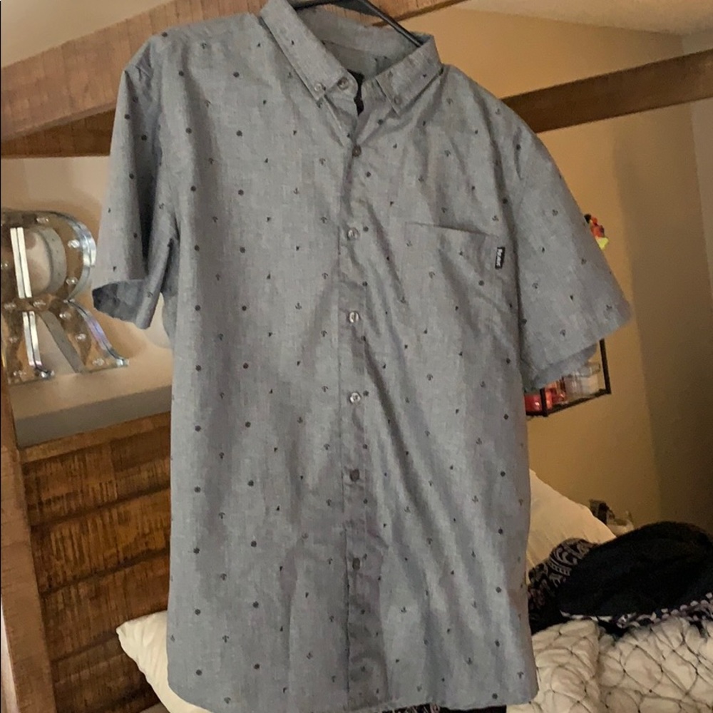 Molokat button up